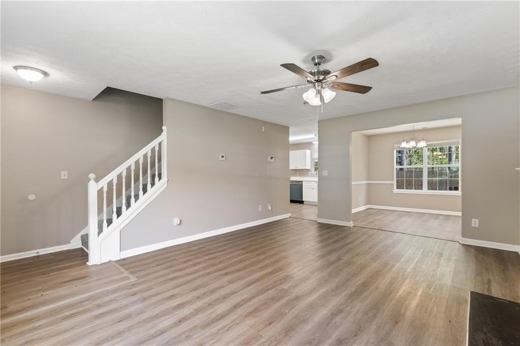 3228 Diamond Blf - Photo 4 of 37