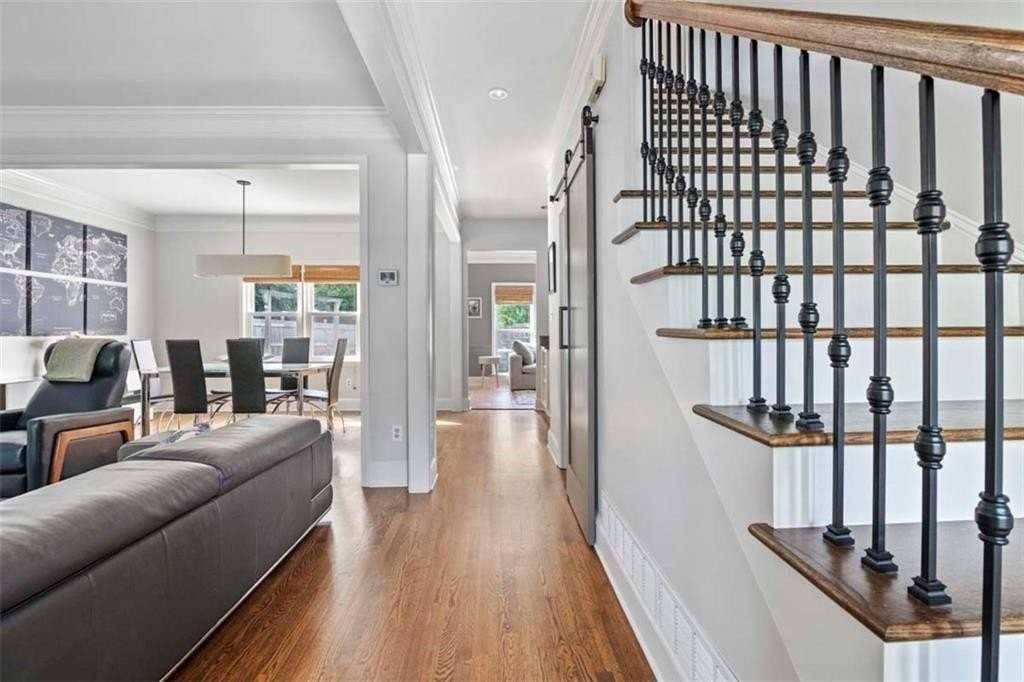 1213 Club Walk Dr Ne - Photo 4 of 33