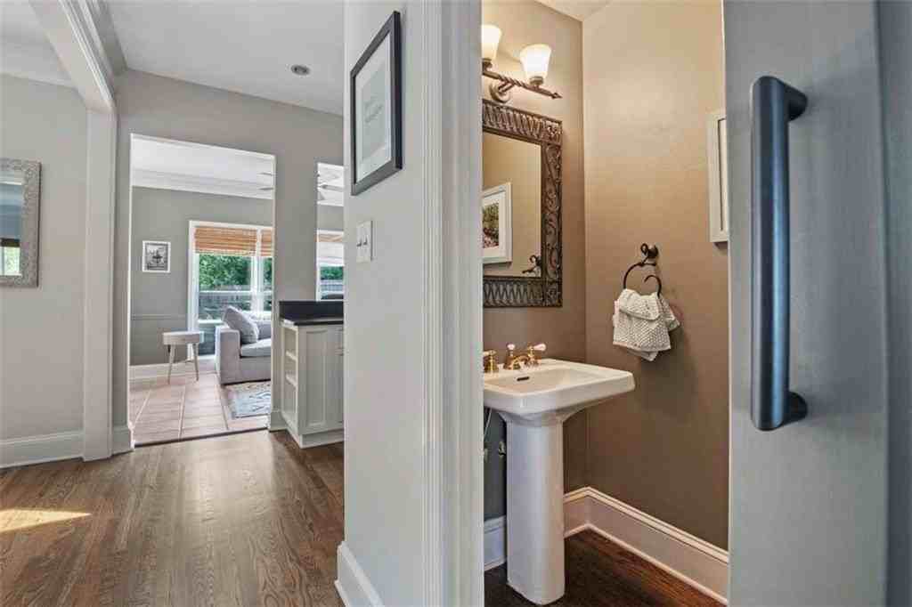 1213 Club Walk Dr Ne - Photo 5 of 33