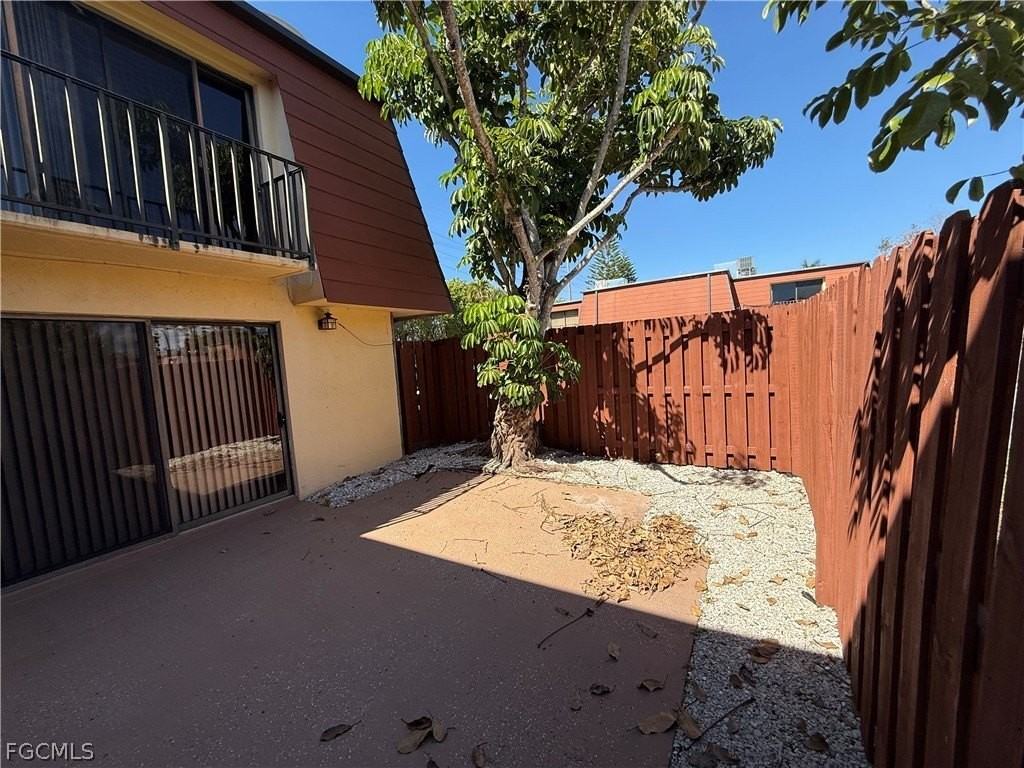 1520 Park Meadows Dr #4 - Photo 3 of 25