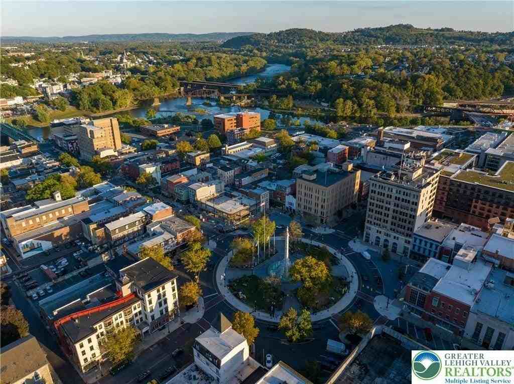 16 Centre Sq #5A - Photo 2 of 13