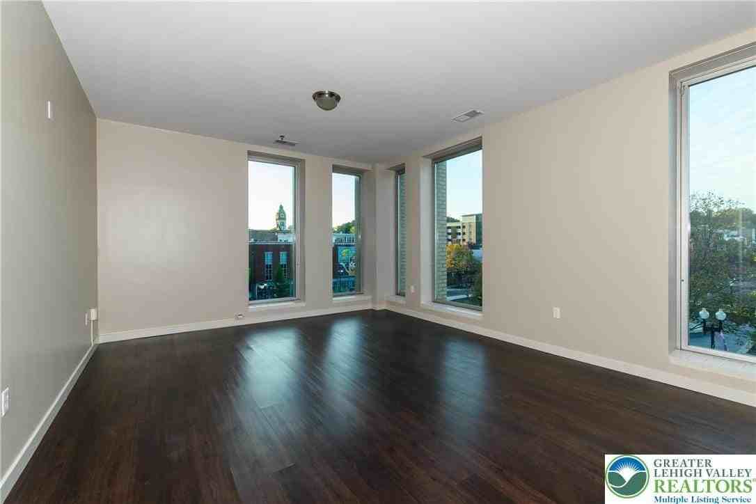 16 Centre Sq #5A - Photo 3 of 13