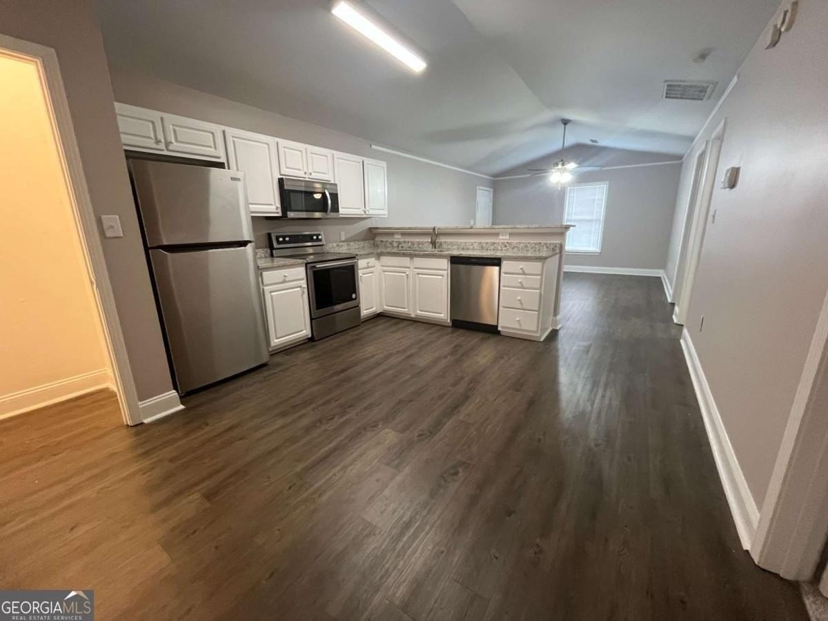 565 Rustwood Dr - Photo 2 of 16