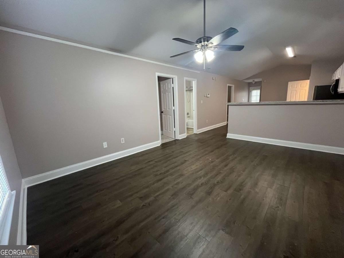 565 Rustwood Dr - Photo 4 of 16