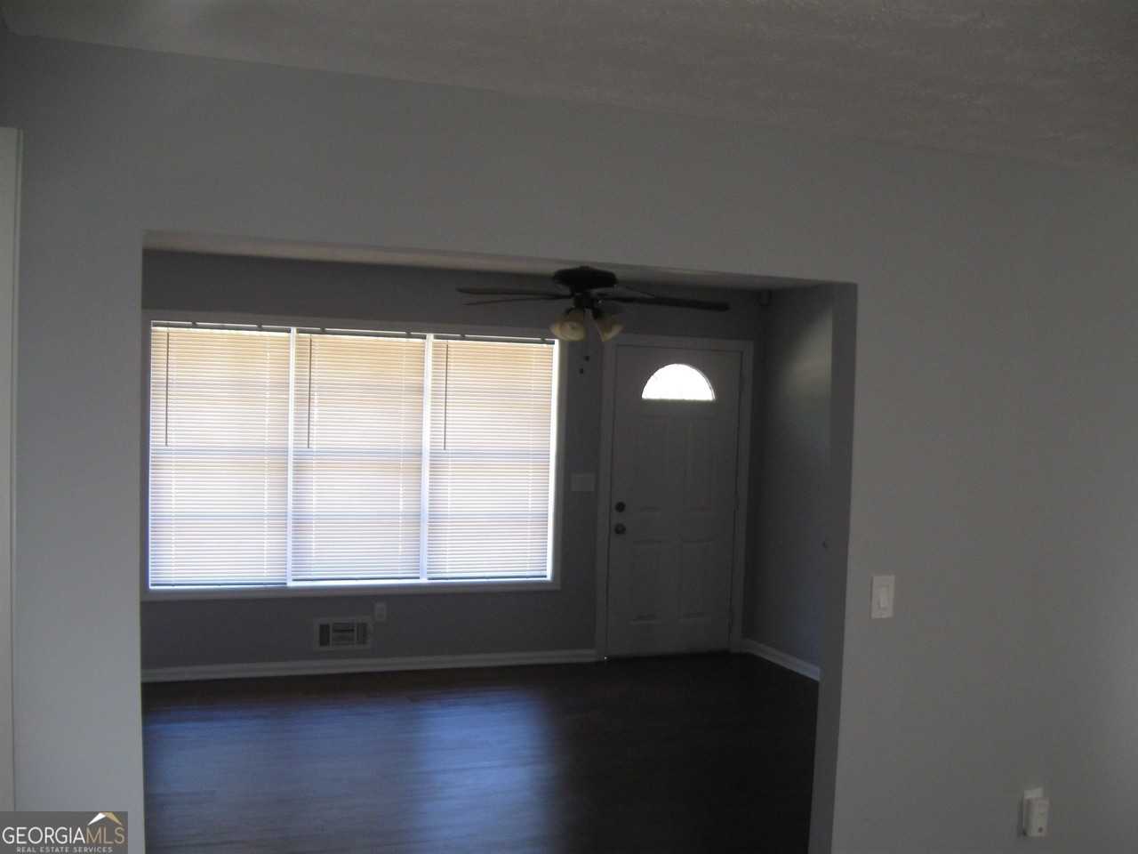 210 E Richardson St - Photo 4 of 12