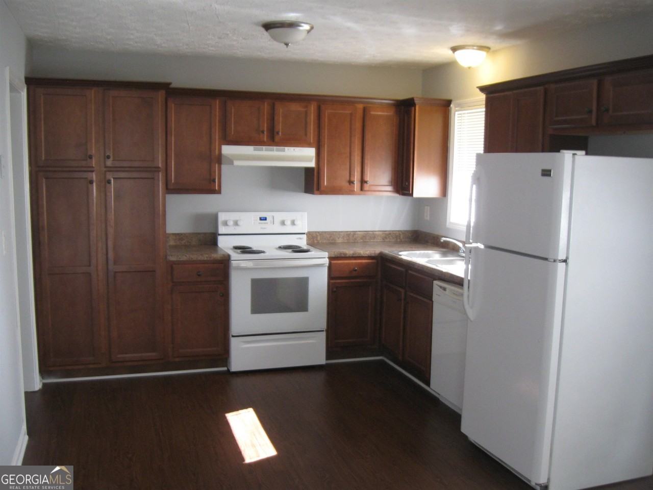 210 E Richardson St - Photo 6 of 12