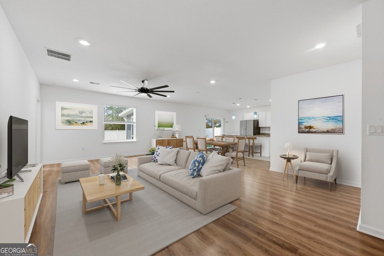 131 College St - Photo 4 of 31