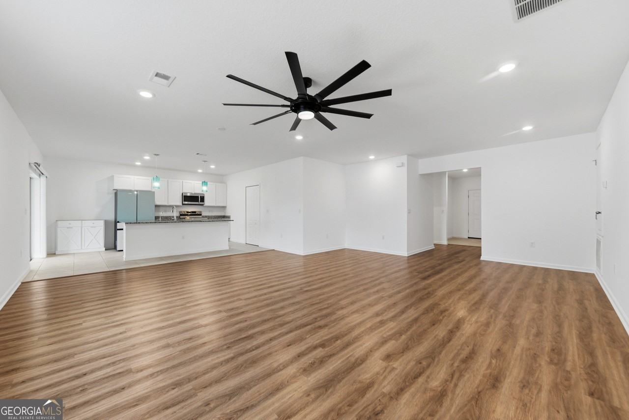 131 College St - Photo 5 of 31