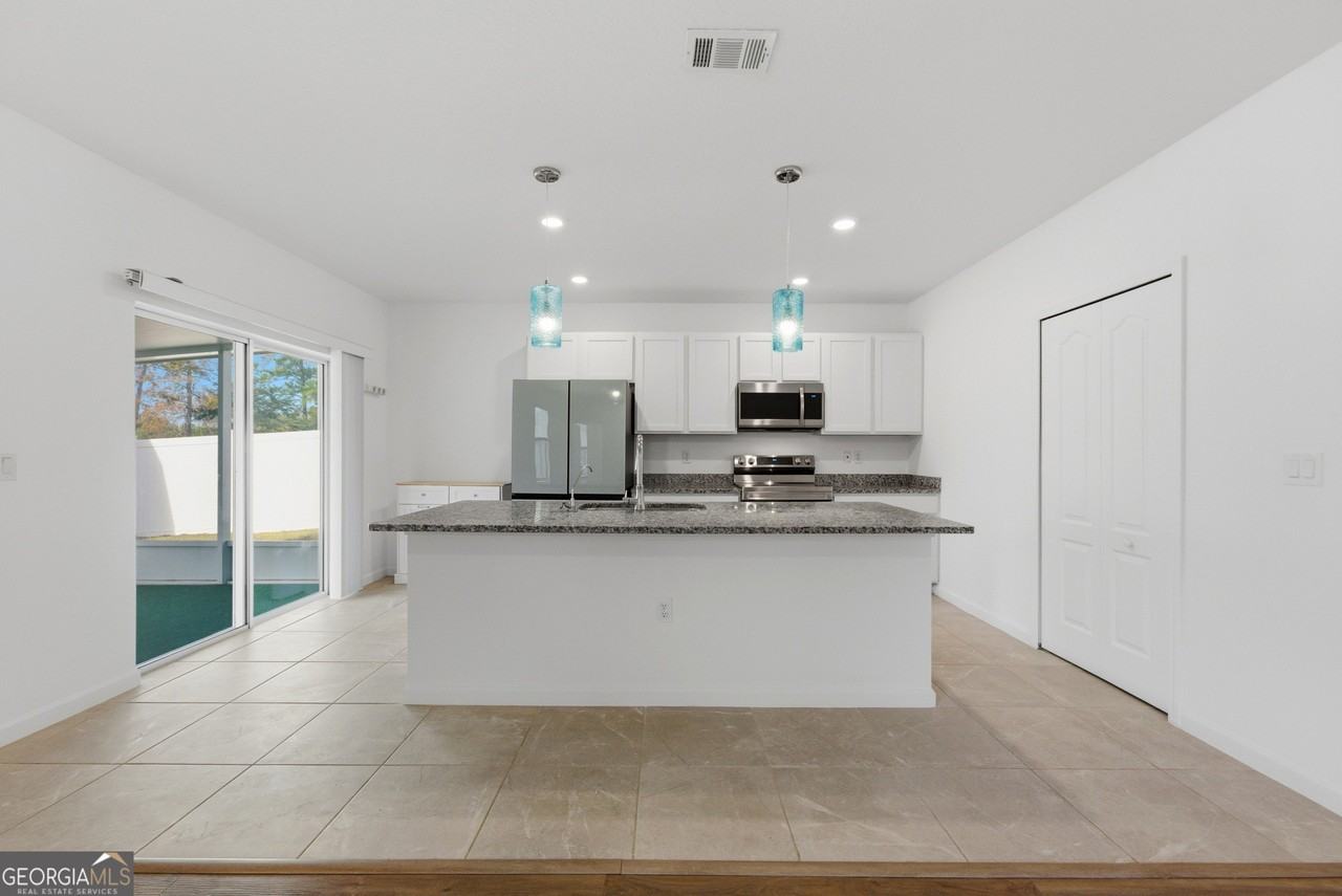 131 College St - Photo 6 of 31