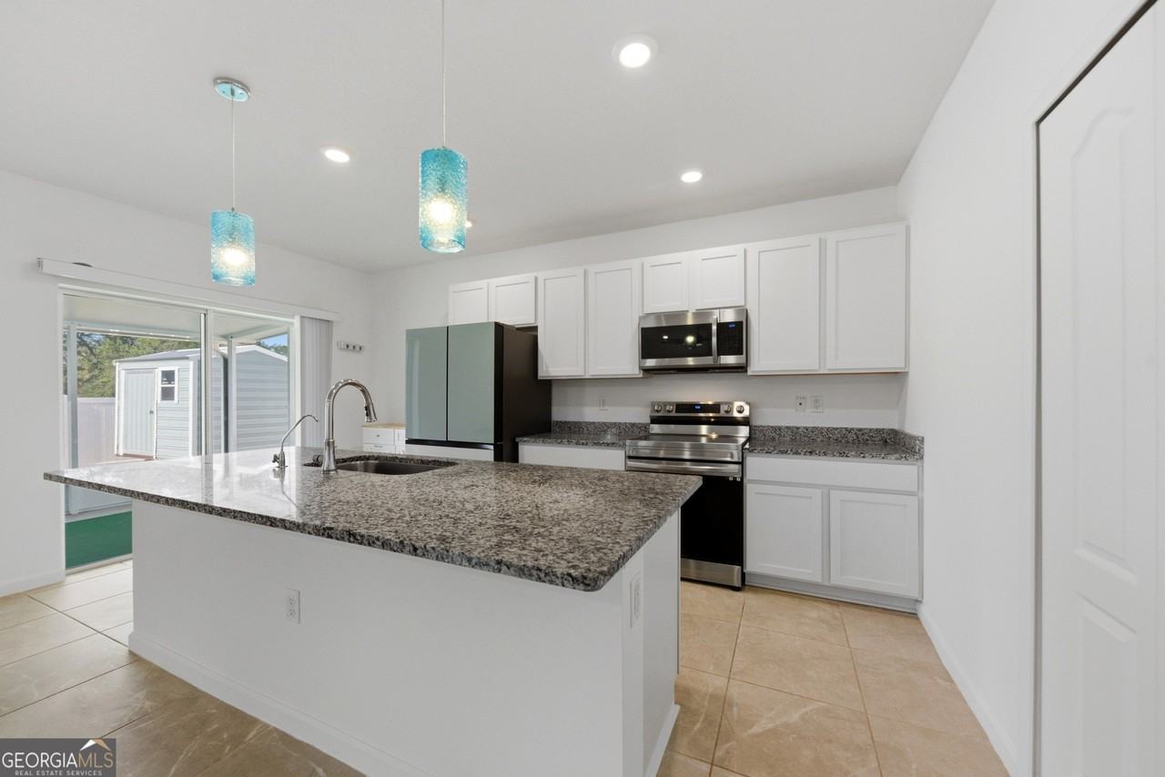 131 College St - Photo 7 of 31