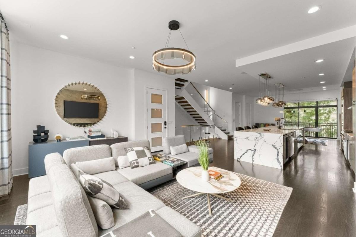 906 Lenox Blvd Ne - Photo 2 of 42