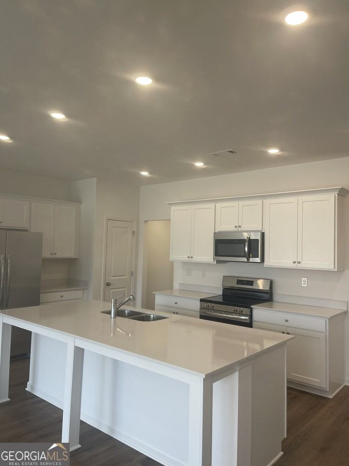 109 Milledge Commons Dr - Photo 3 of 6