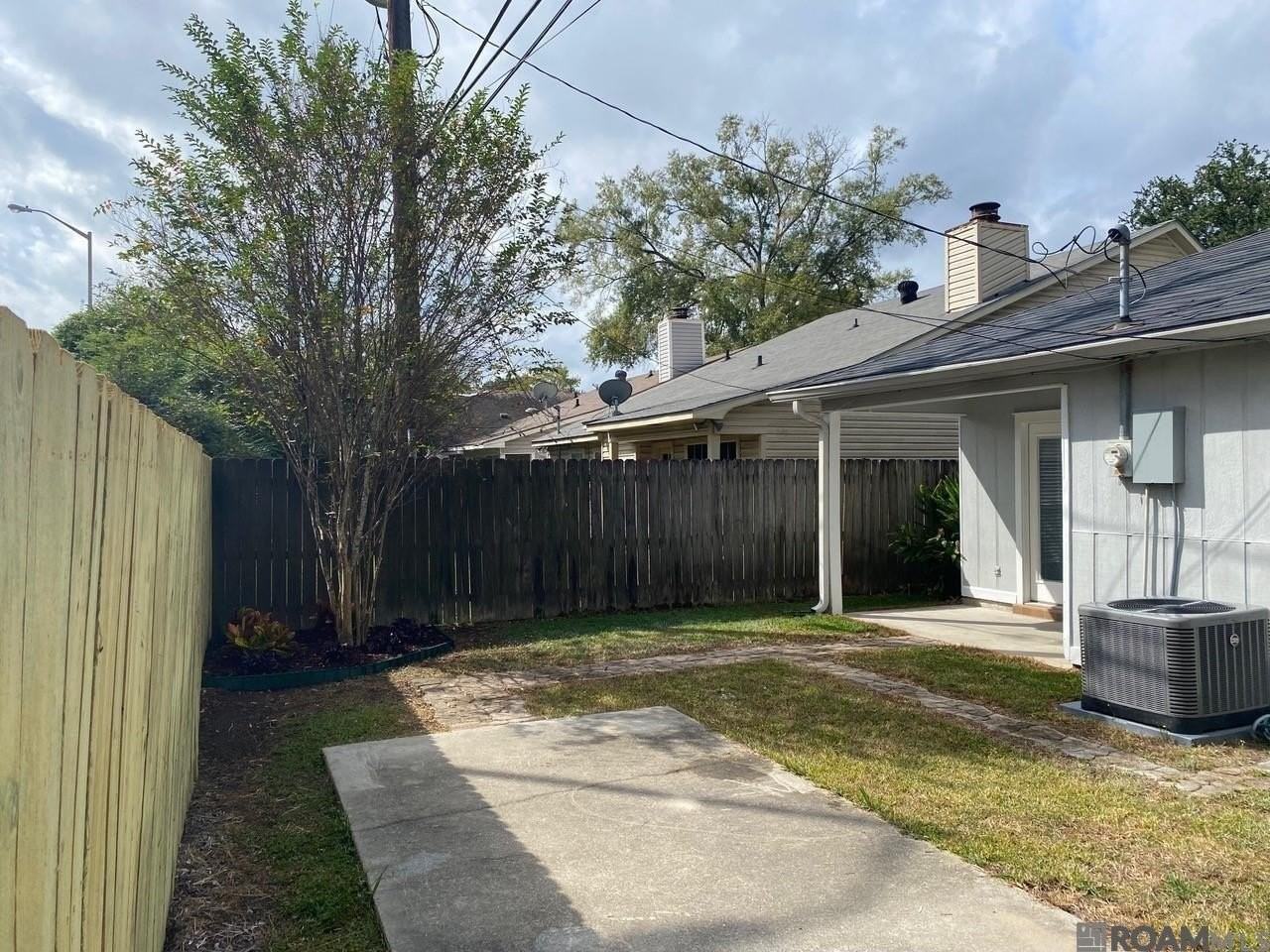 301 Misty Creek Dr - Photo 4 of 24