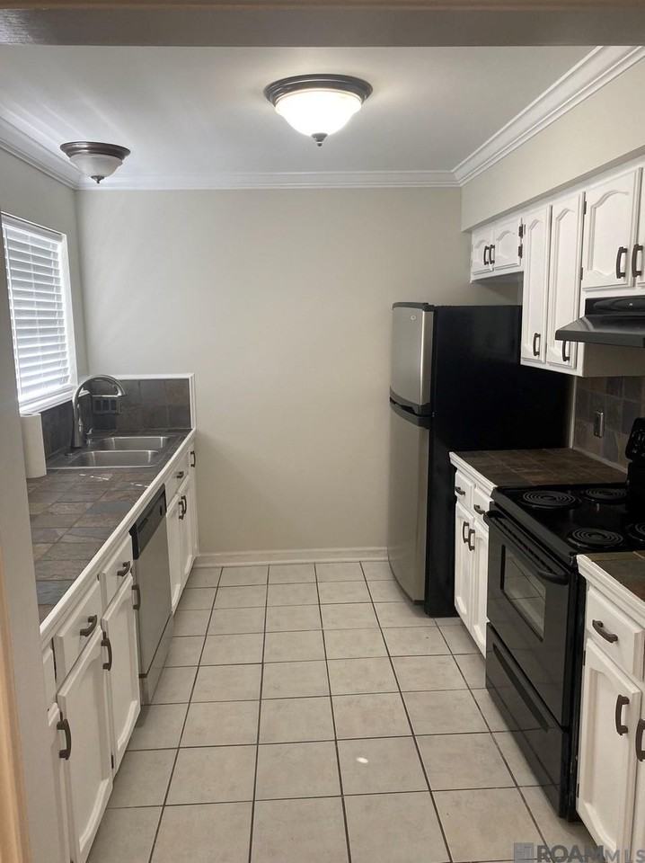 301 Misty Creek Dr - Photo 7 of 24