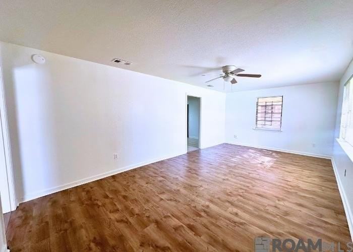 1310 Aster St - Photo 5 of 7