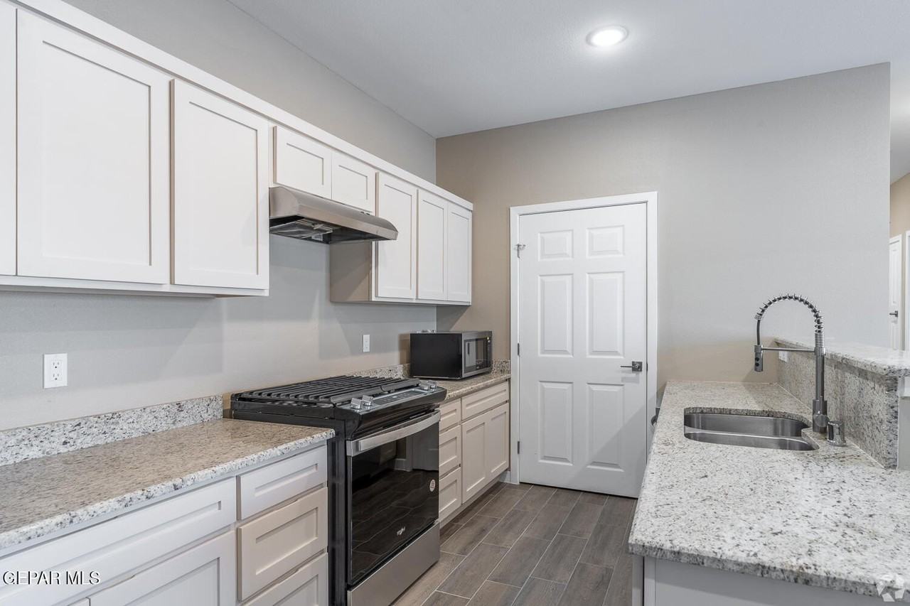 9779 Mccombs St Apt E4 - Photo 4 of 10