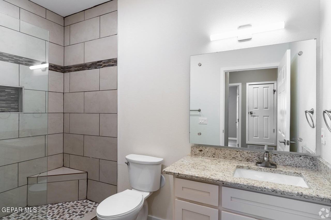 9779 Mccombs St Apt E4 - Photo 6 of 10