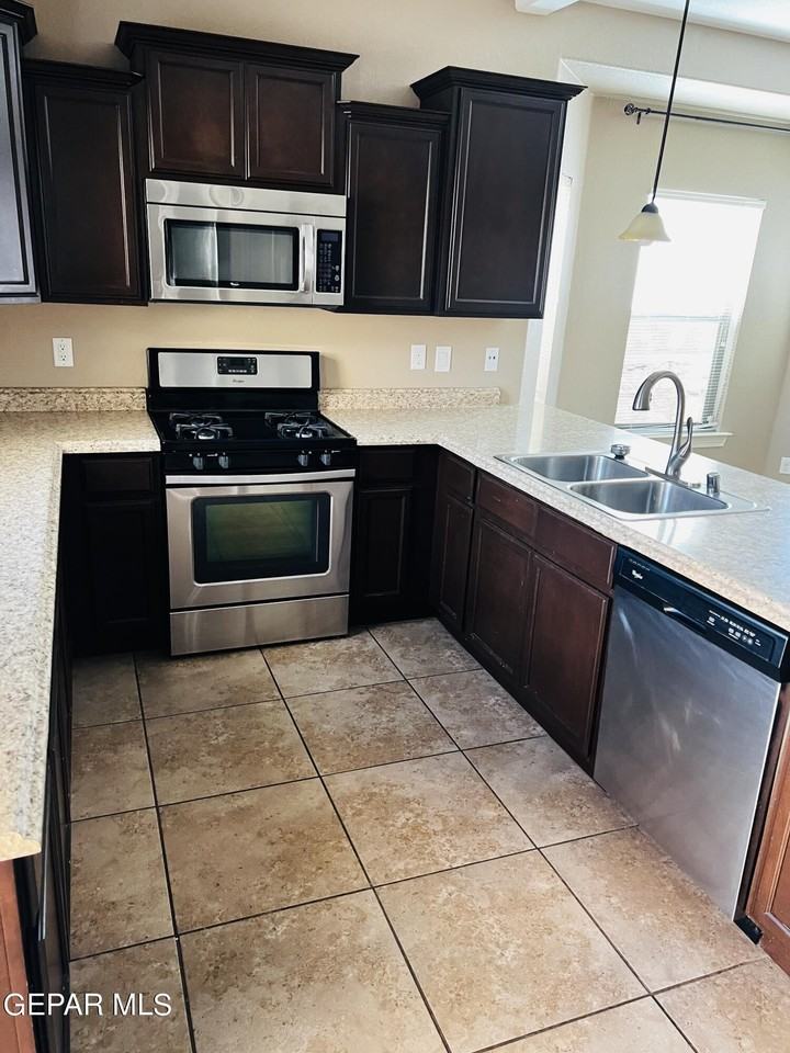 3904 Hueco Valley Dr - Photo 6 of 15