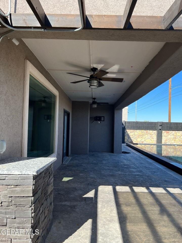 3008 Bob Beamon St - Photo 3 of 8