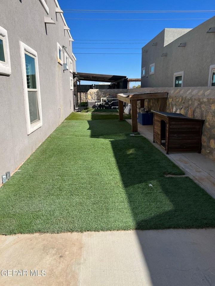 3008 Bob Beamon St - Photo 5 of 8