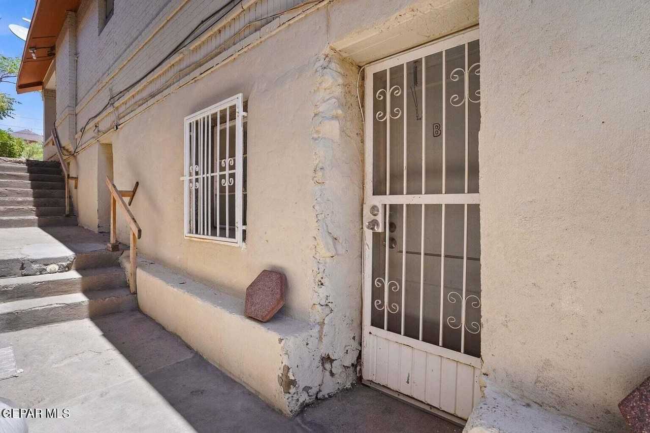 2318 Federal Ave Unit B - Photo 3 of 15