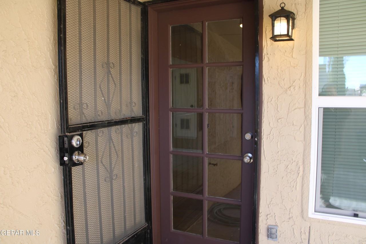 3120 Voss Dr Apt A - Photo 3 of 27