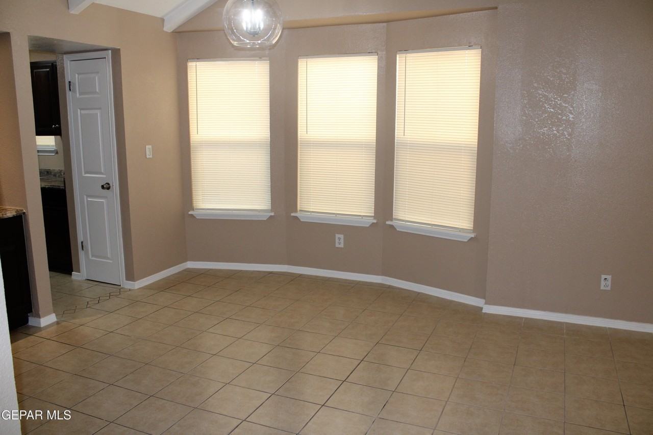 3120 Voss Dr Apt A - Photo 6 of 27