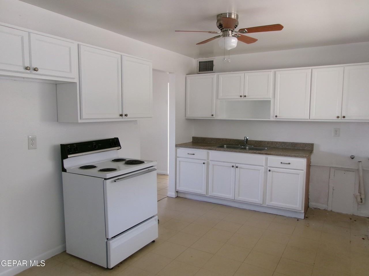 2419 Silver Ave - Photo 4 of 7