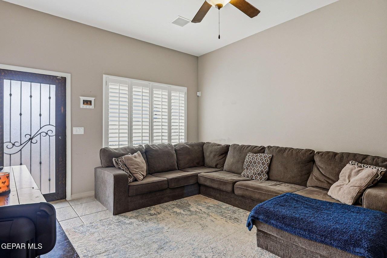 3853 Loma Brisa Dr - Photo 3 of 32