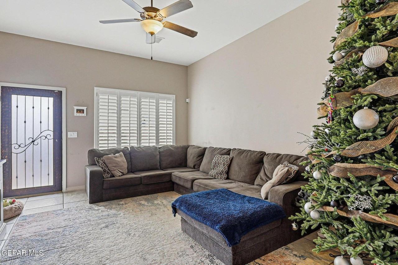 3853 Loma Brisa Dr - Photo 4 of 32