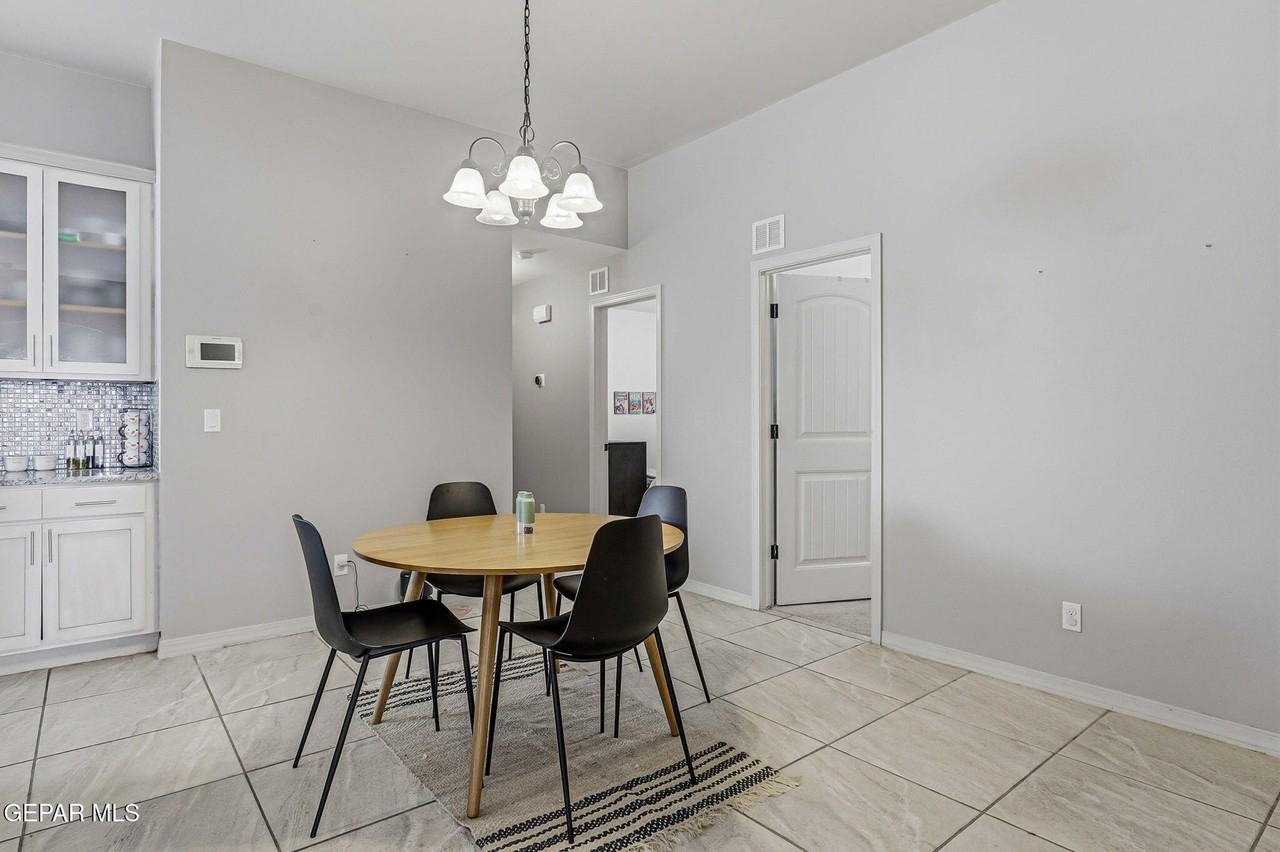 3853 Loma Brisa Dr - Photo 7 of 32