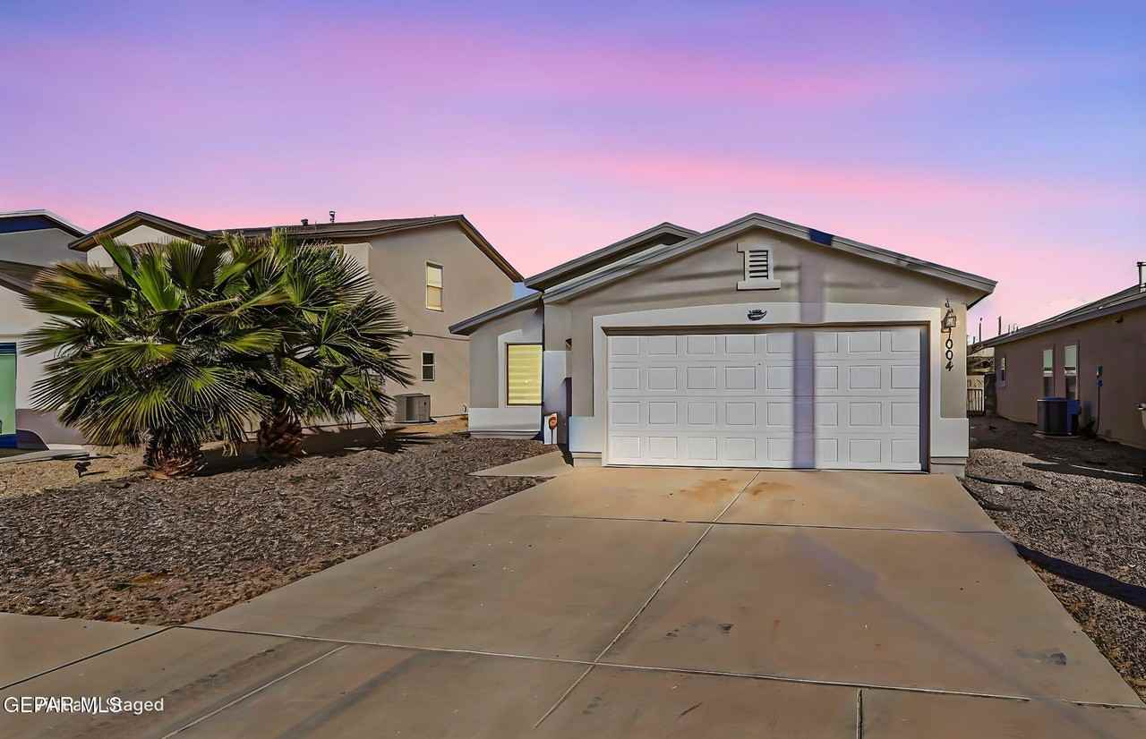 1004 Aircoupe Way - Photo 2 of 32