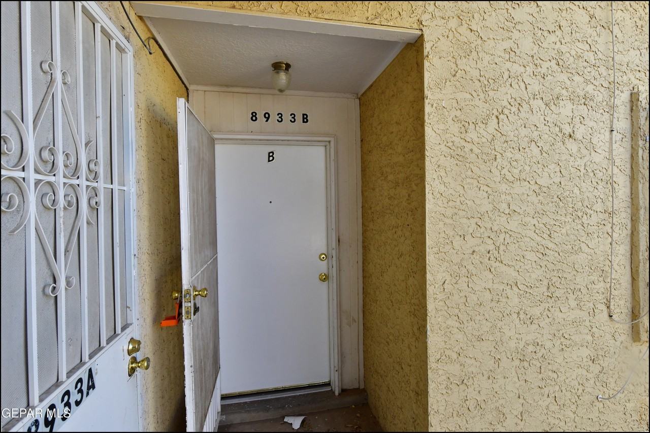 8933 Kenneth St Unit B - Photo 5 of 35