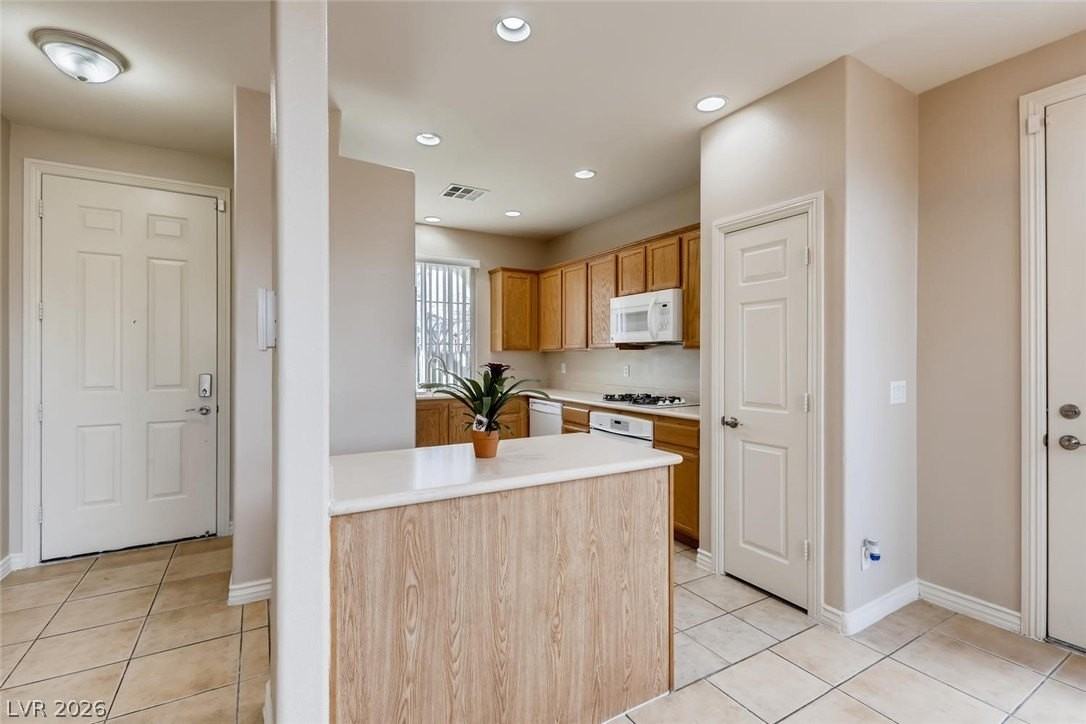 8318 Hampshire Bay St - Photo 7 of 28