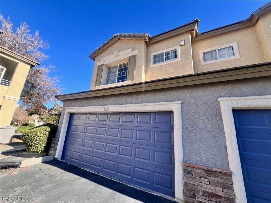 1604 Queen Victoria St #104 - Photo 3 of 26