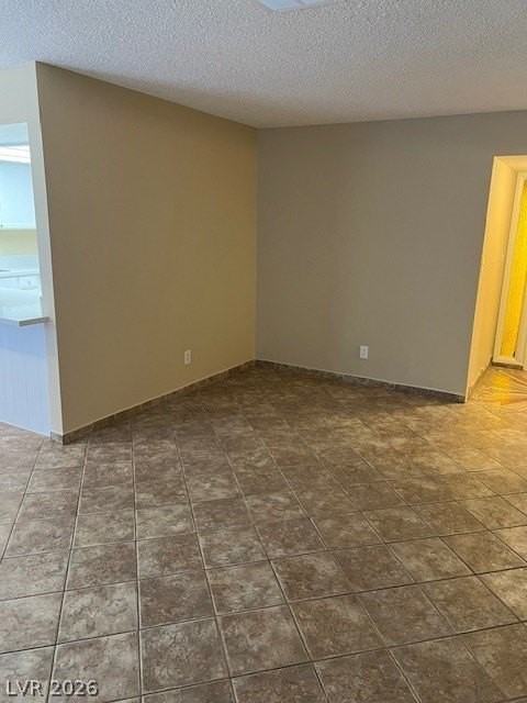 5035 Hayward Ave - Photo 6 of 16