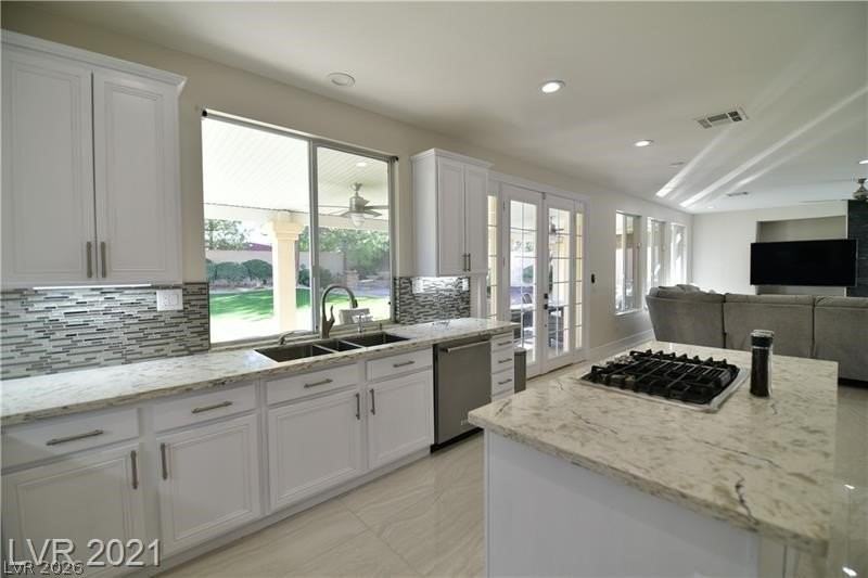 385 Glenridding St - Photo 5 of 32