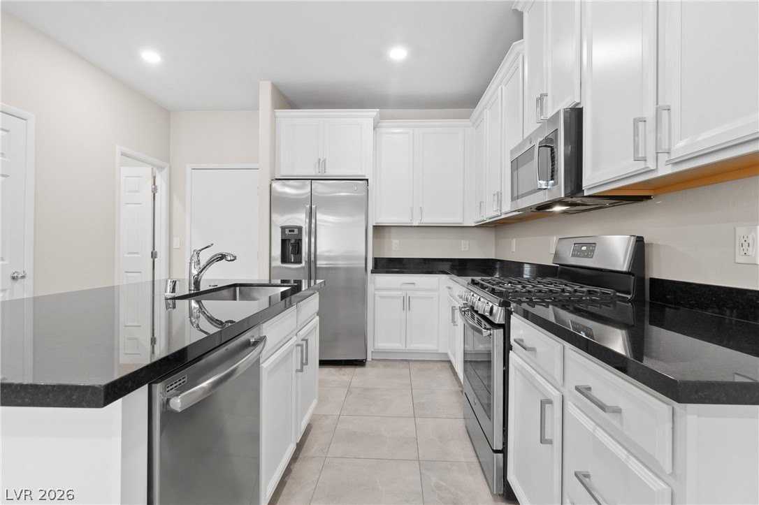 6243 Milford Sound St - Photo 6 of 33