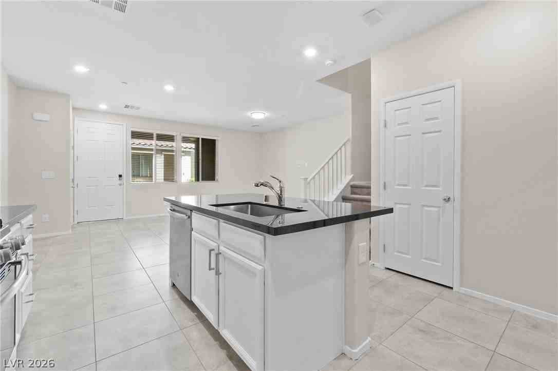 6243 Milford Sound St - Photo 7 of 33