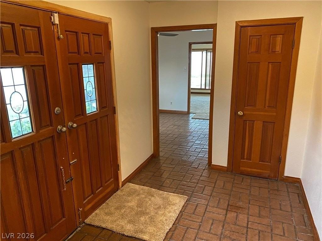 2901 Burton Ave - Photo 2 of 28