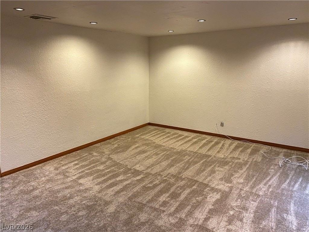 2901 Burton Ave - Photo 5 of 28