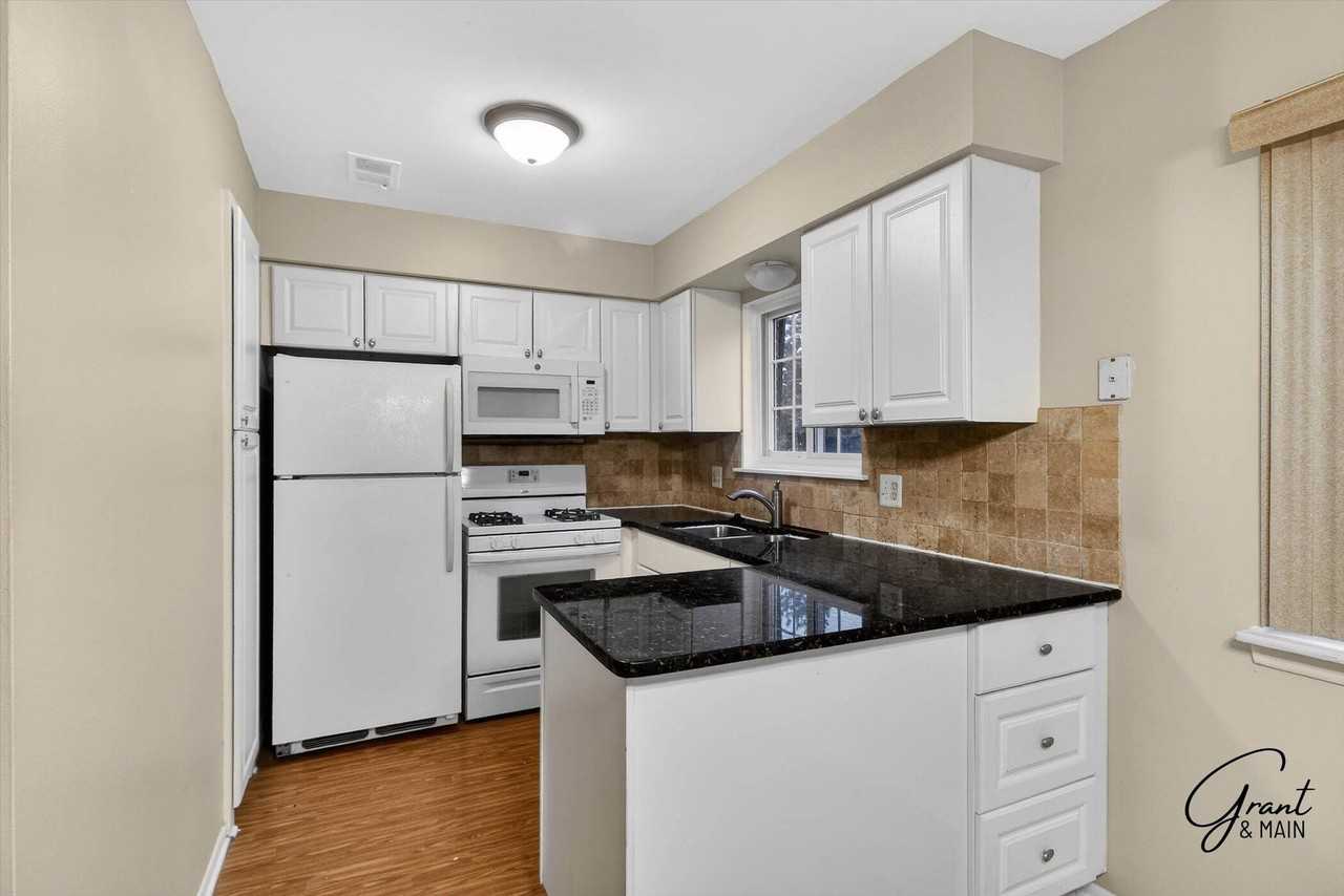 8180 Crestview Dr - Photo 5 of 14