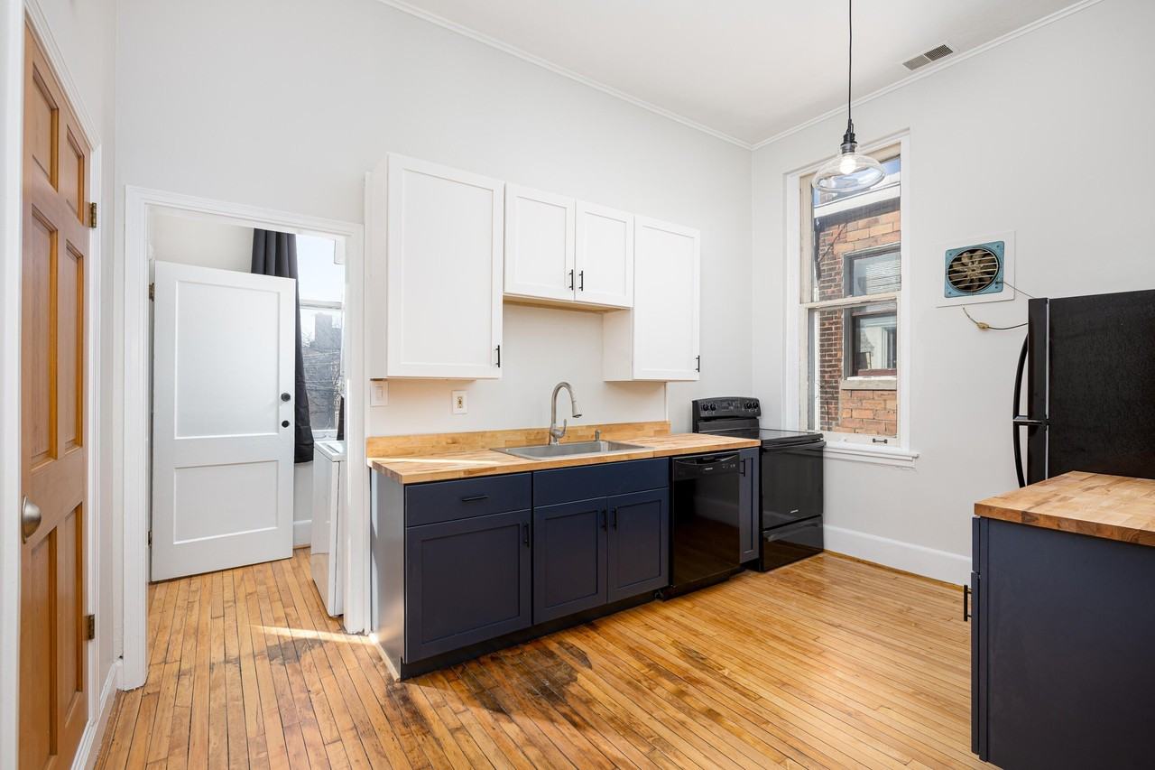 117 Pearl St Unit 2 - Photo 3 of 23