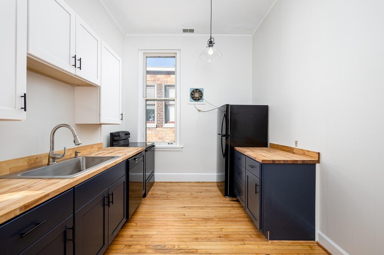 117 Pearl St Unit 2 - Photo 4 of 23