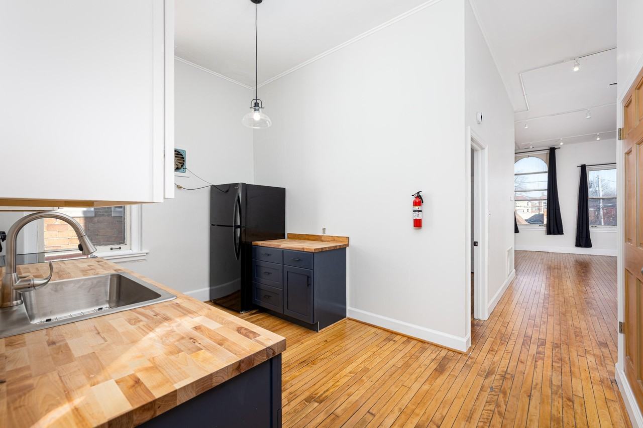 117 Pearl St Unit 2 - Photo 6 of 23