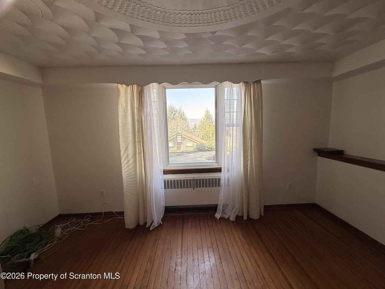 324 Crown Ave - Photo 4 of 8