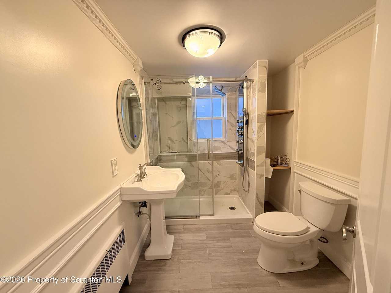 324 Crown Ave - Photo 5 of 8