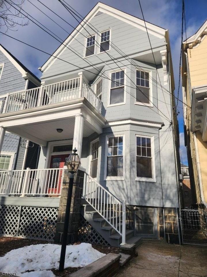 42 Duer Pl #2 - Photo 2 of 4