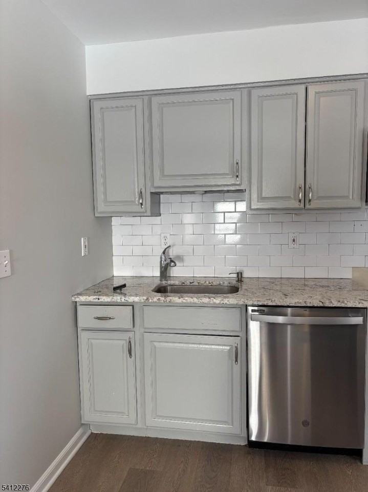 75 Division Ave - Photo 5 of 6