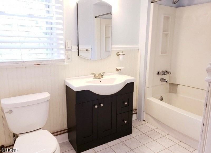 821 Bloomfield Ave #2 - Photo 3 of 9